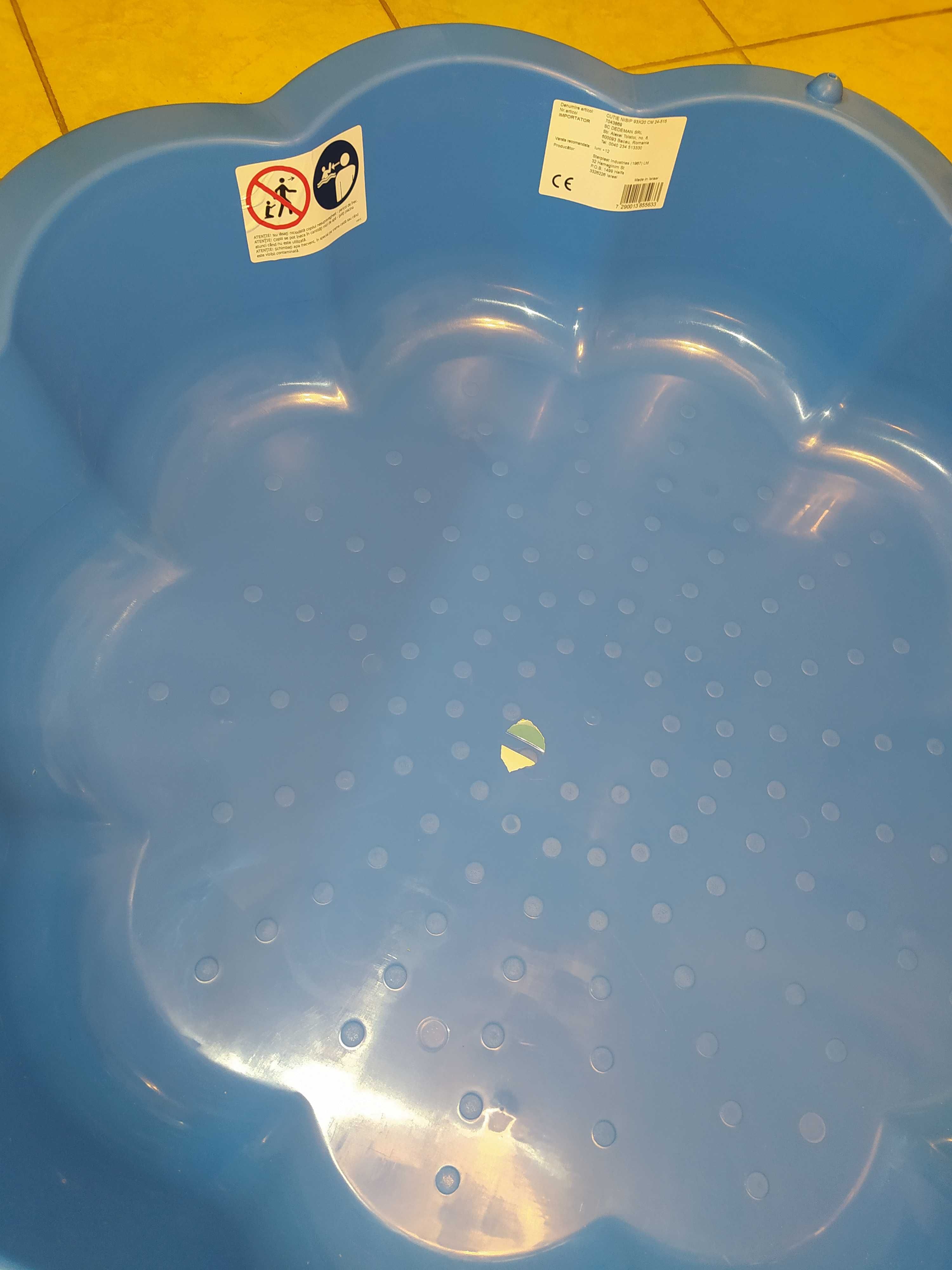Nisipar sau piscina pentru copii