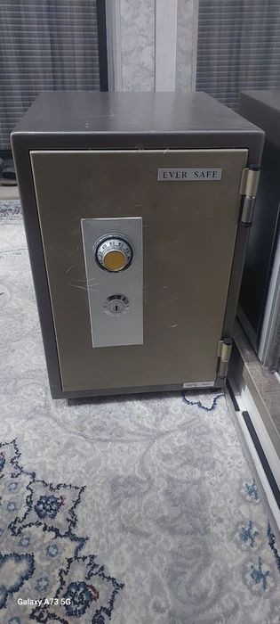 Продаётся сейф Песочный
