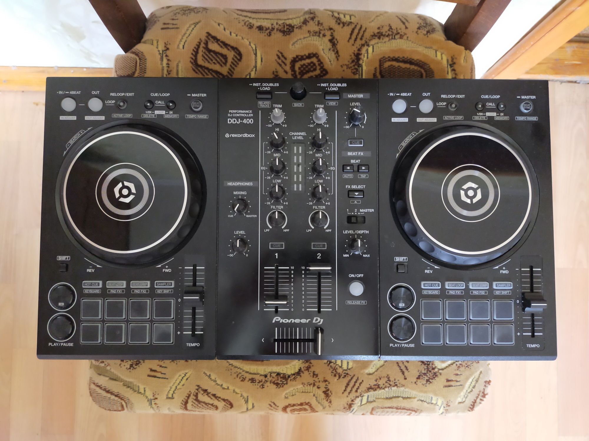 Продам DDJ-400
Продам DDJ-400
2-канальный DJ контроллер для rekordbox.