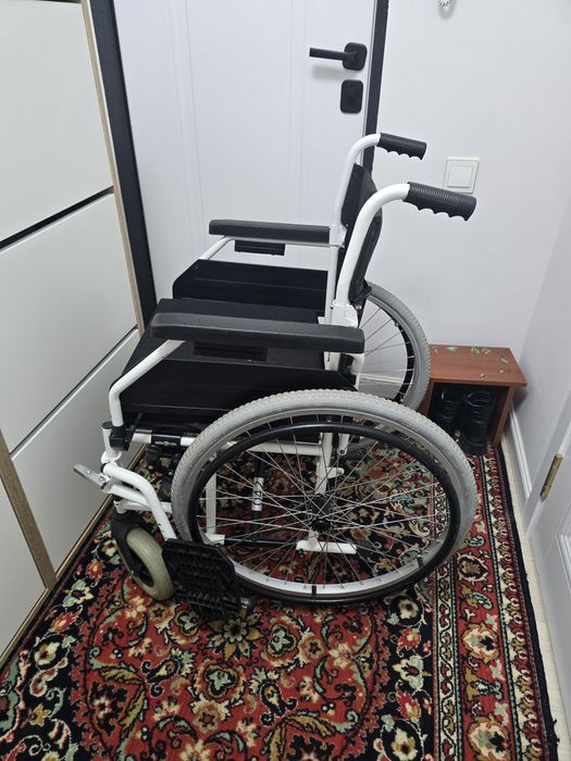 Продам инвалидную коляску