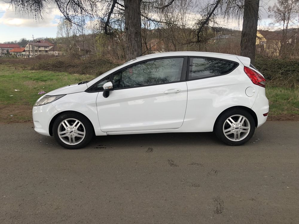 vand ford fiesta impecabili