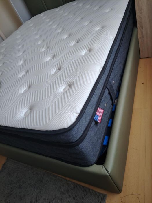 Спалня с матрак и подматрачна рамка