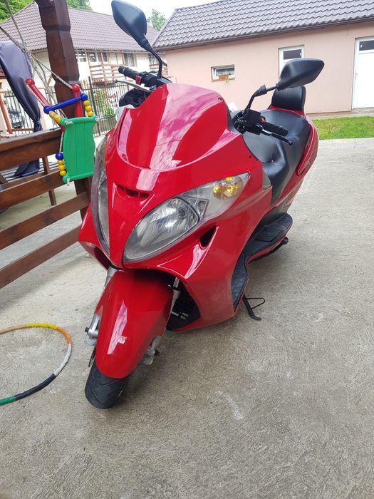 vând scuter 250 an fabricație 2011