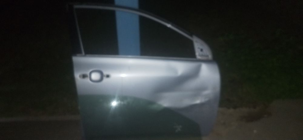 Продам кузовные запчасти TOYOTA COROLLA,правая дверь, крыло, бампер