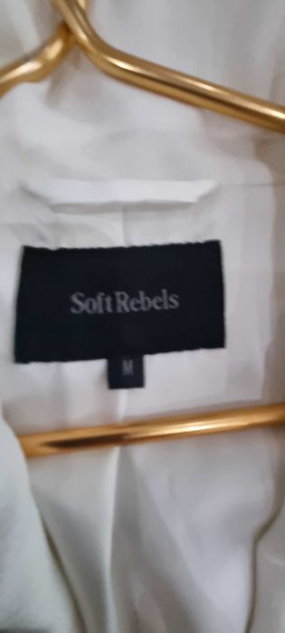 Дамски бял блейзер М