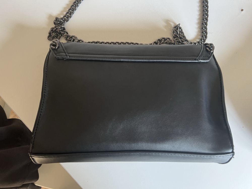 Дамска чанта Guess