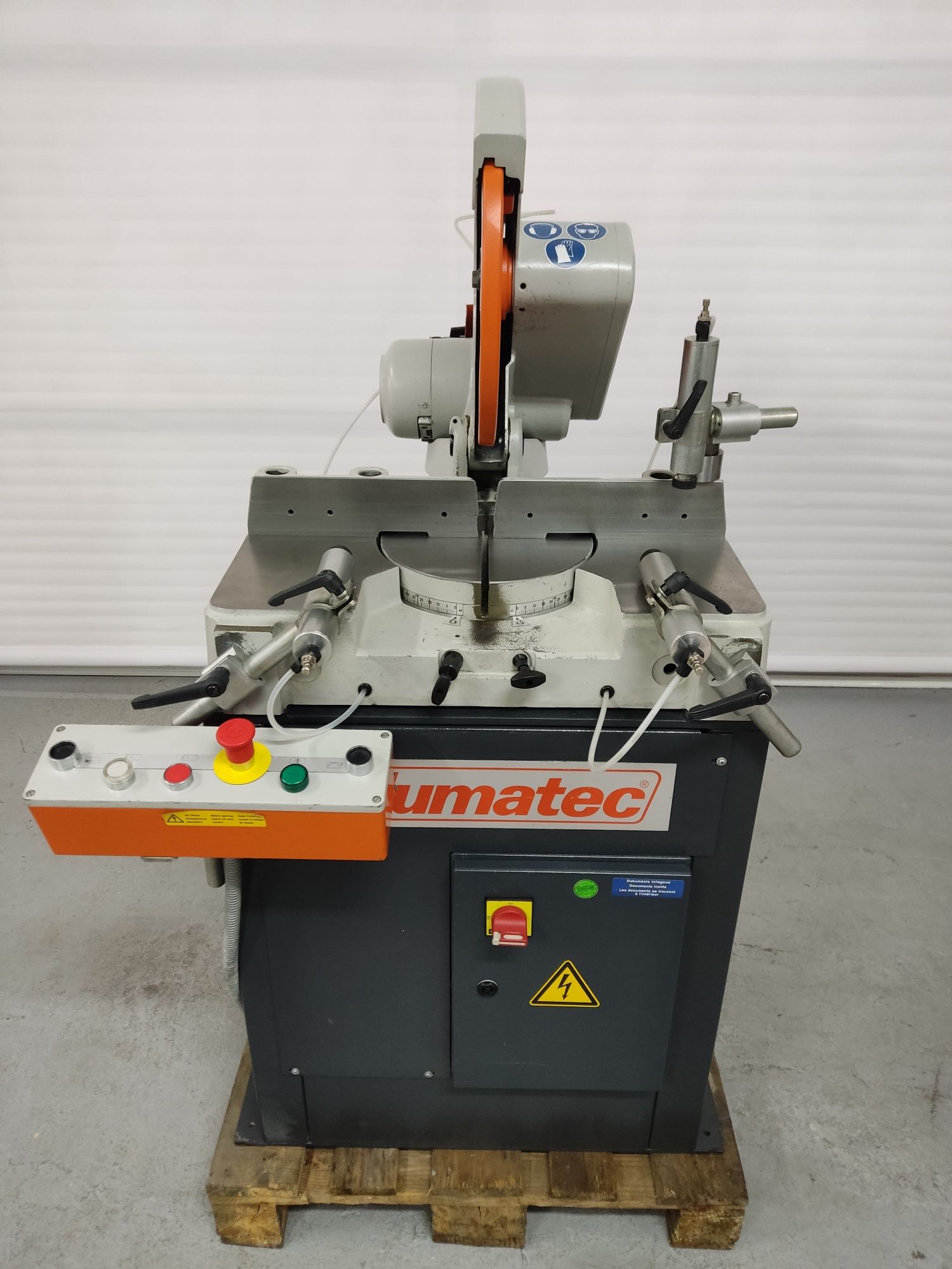 Автоматичен циркуляр с охлаждане Elumatec MGS 73 с два ролкови линеала