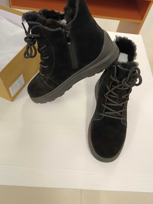 Продам зимние ботинки