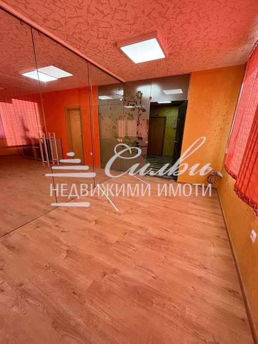 Отдава се под наем офис в сграда НОВО СТРОИТЕЛСТВО - кв. Център!