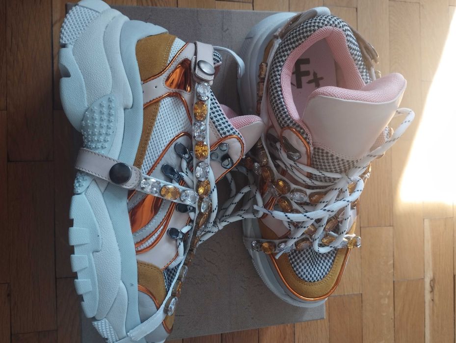 Маратонки с камъни по модел на Gucci