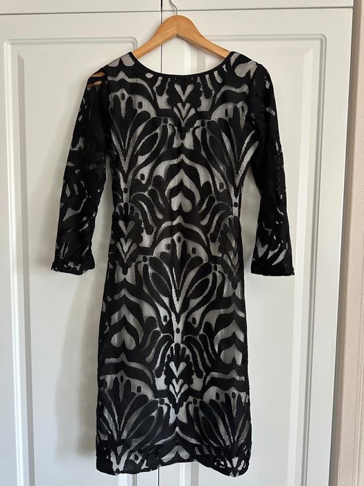 Rochie din dantela , cu maneca trei sferturi , masura L