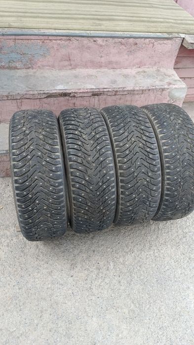 Продам зимние шины с шипами 205/60R16