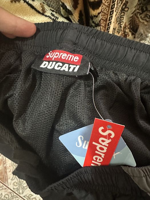 Pantaloni duccati x supreme
