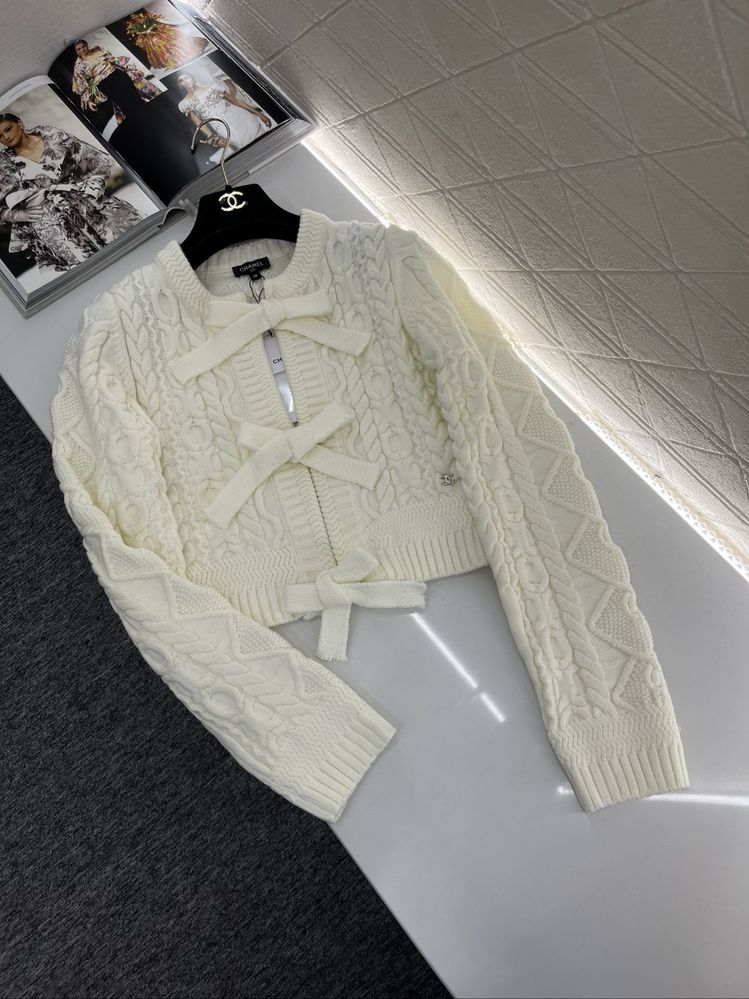 Жилетки Chanel, LV