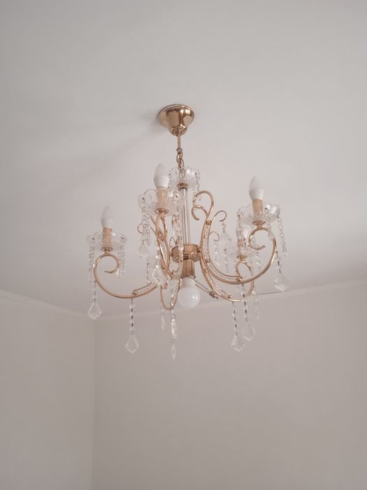 Продам люстру красивую