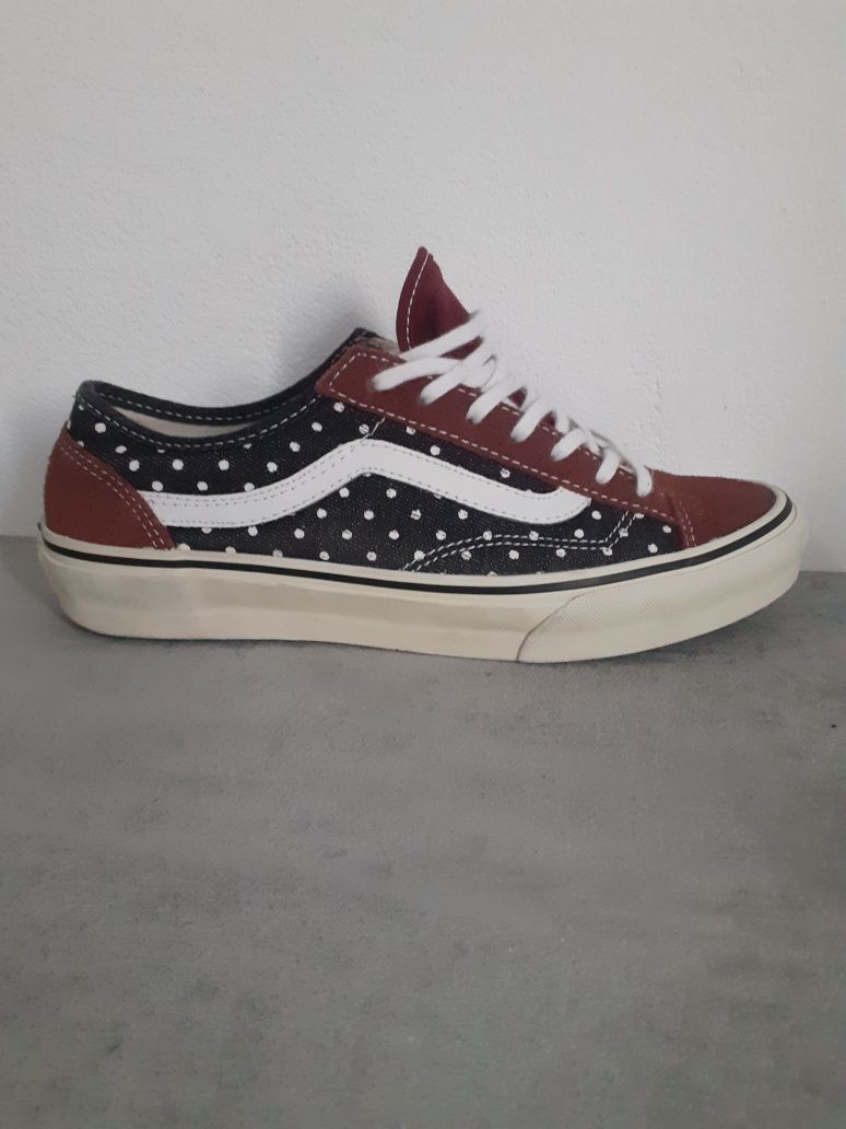 Vans      Converse     F&F