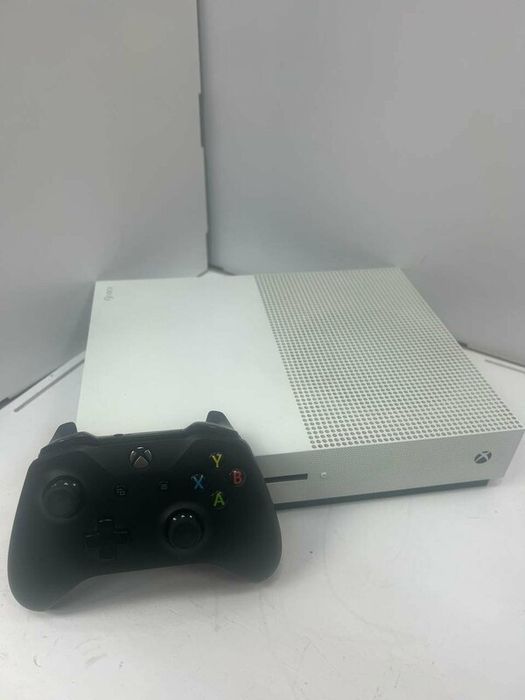 Продаю Xbox one S 1 террабайт
