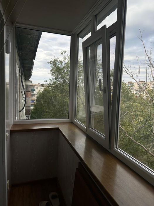 Балконная  рама с остеклением