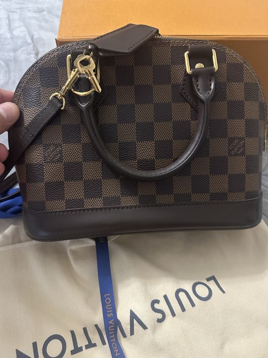 Vand geanta louis vuitton originla in stare impecabila.