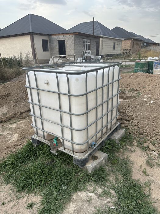 Емкость питьевая продаю