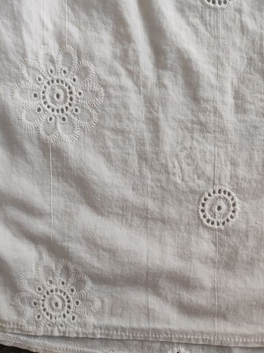 Camasa din bumbac cu broderii, de tip ie, marimea 36.