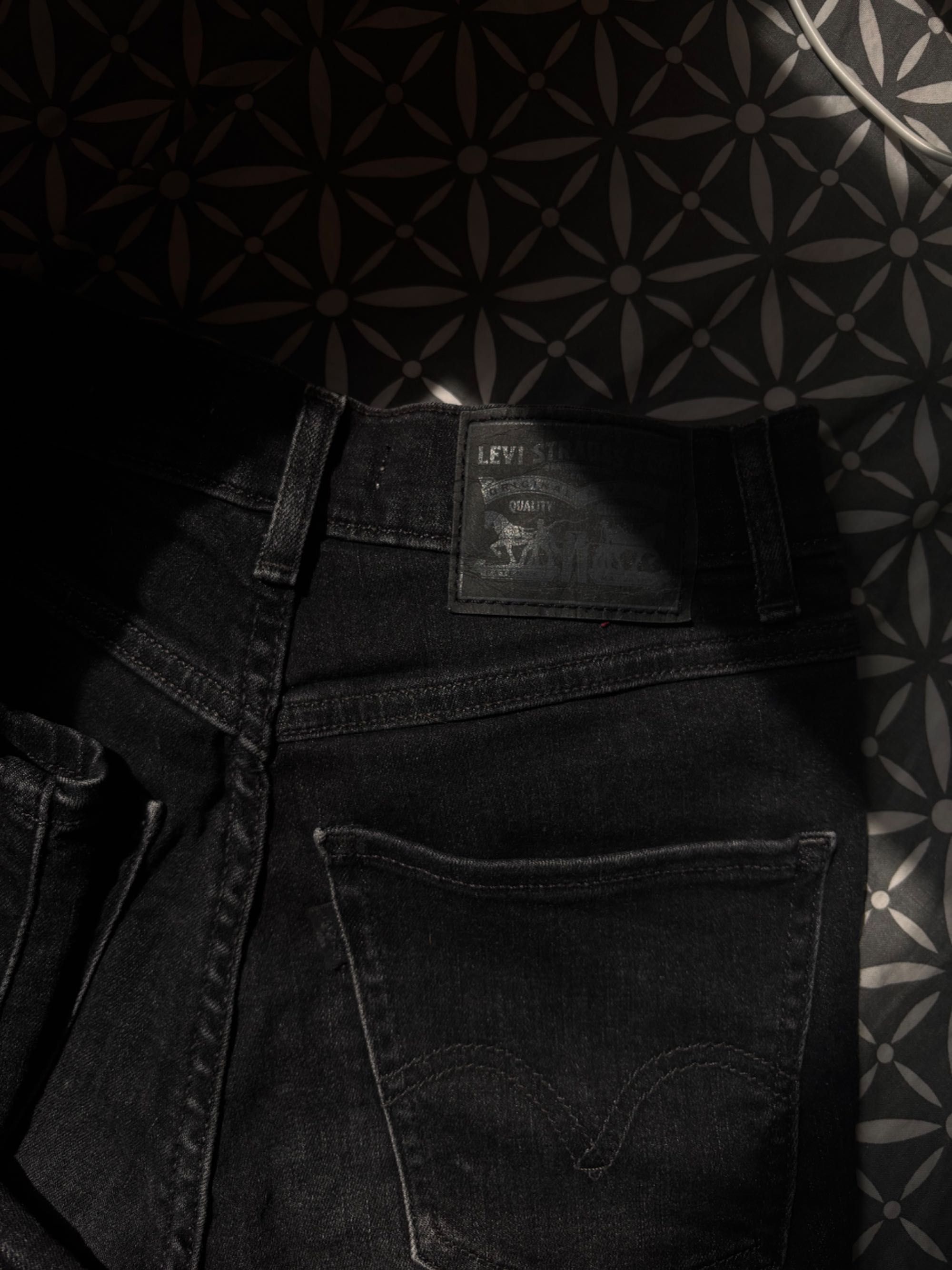 Ливай Levis скини оформящи дънки