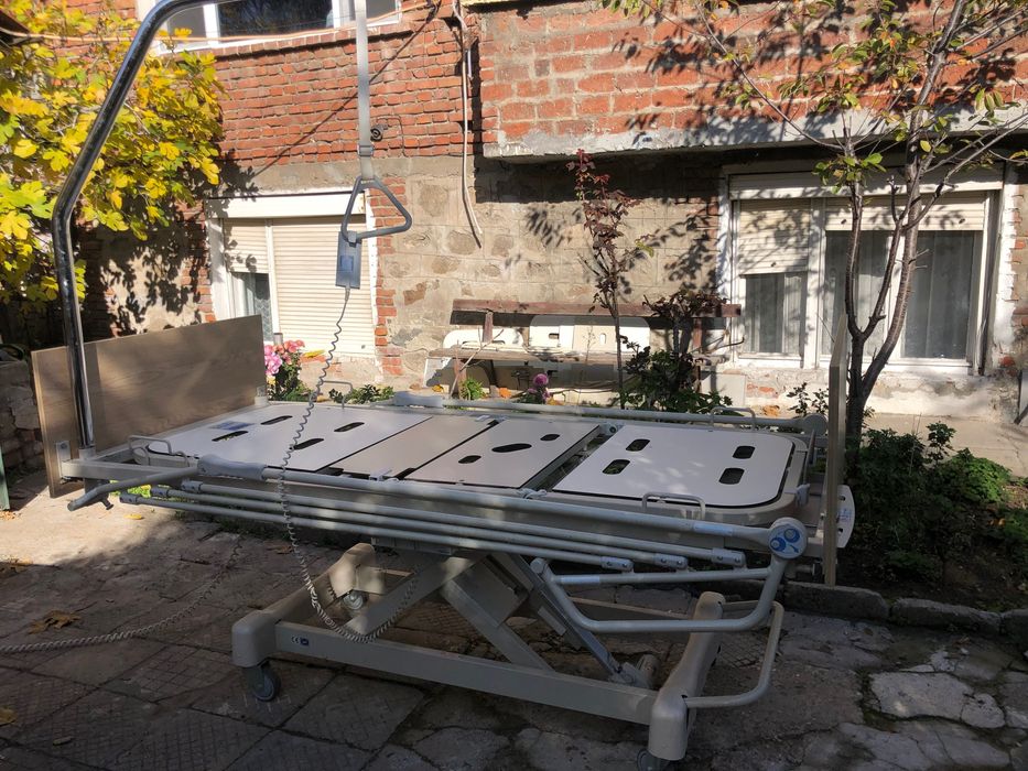 Швейцарско  висококачествено Електрическо болнично легло