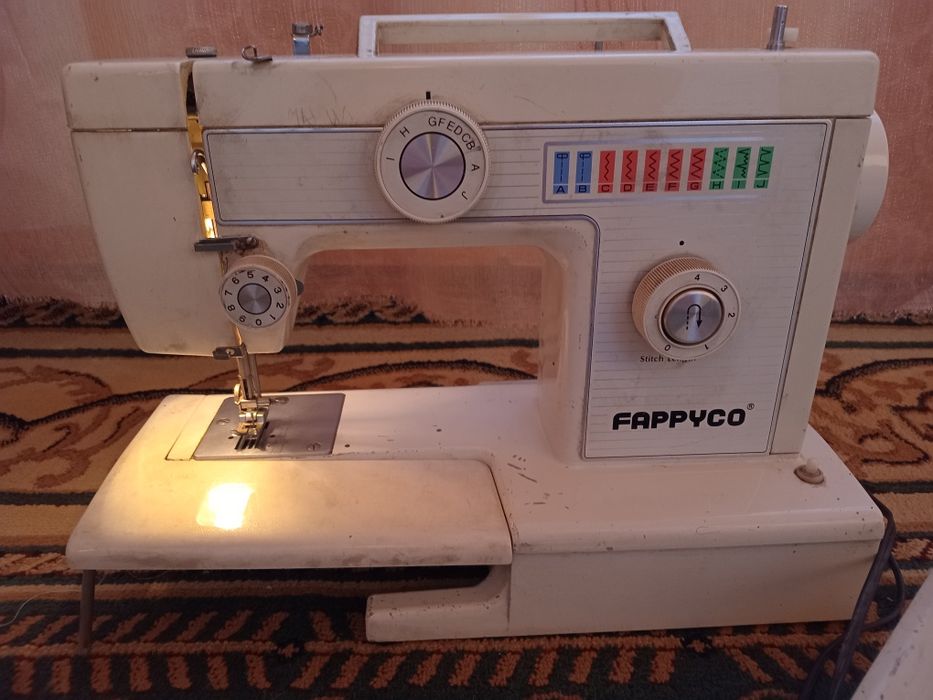 Продам швейную машинку Fappyco