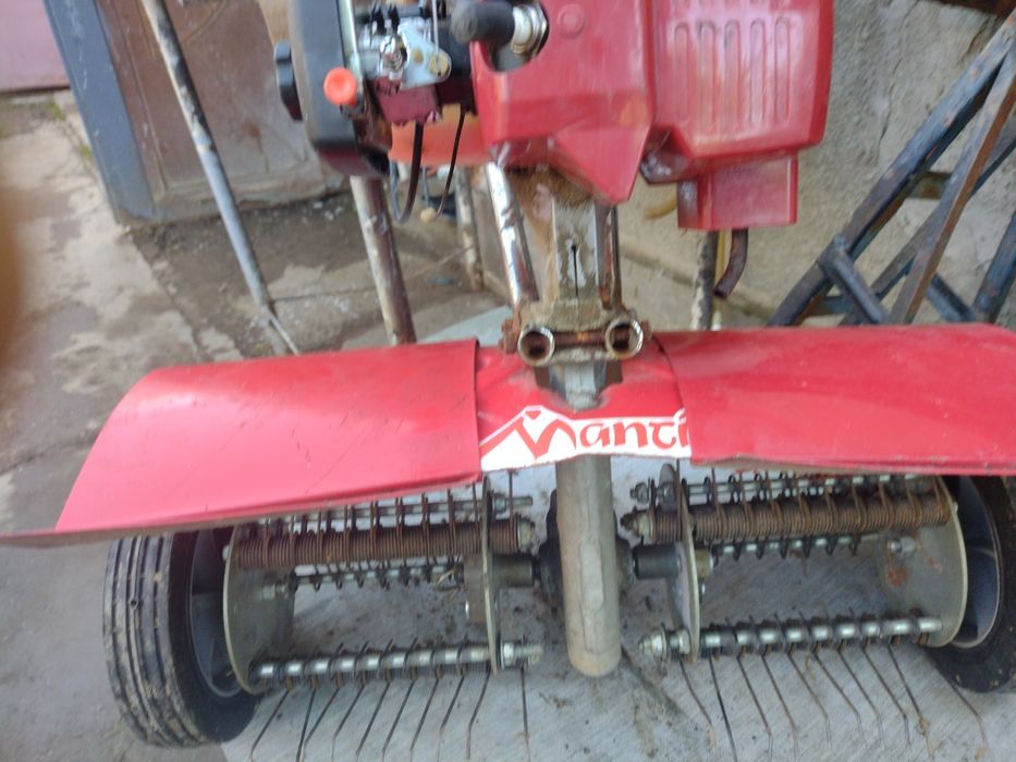 Motofreza Mantis cu tamburi de Scarificator