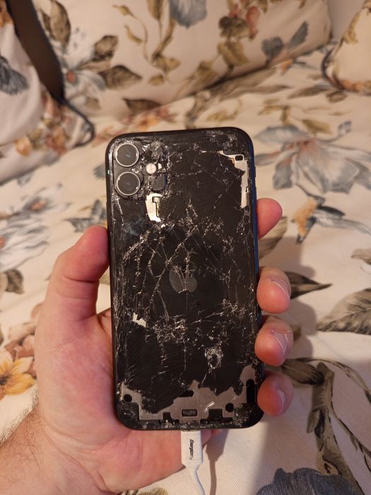 iPhone        11