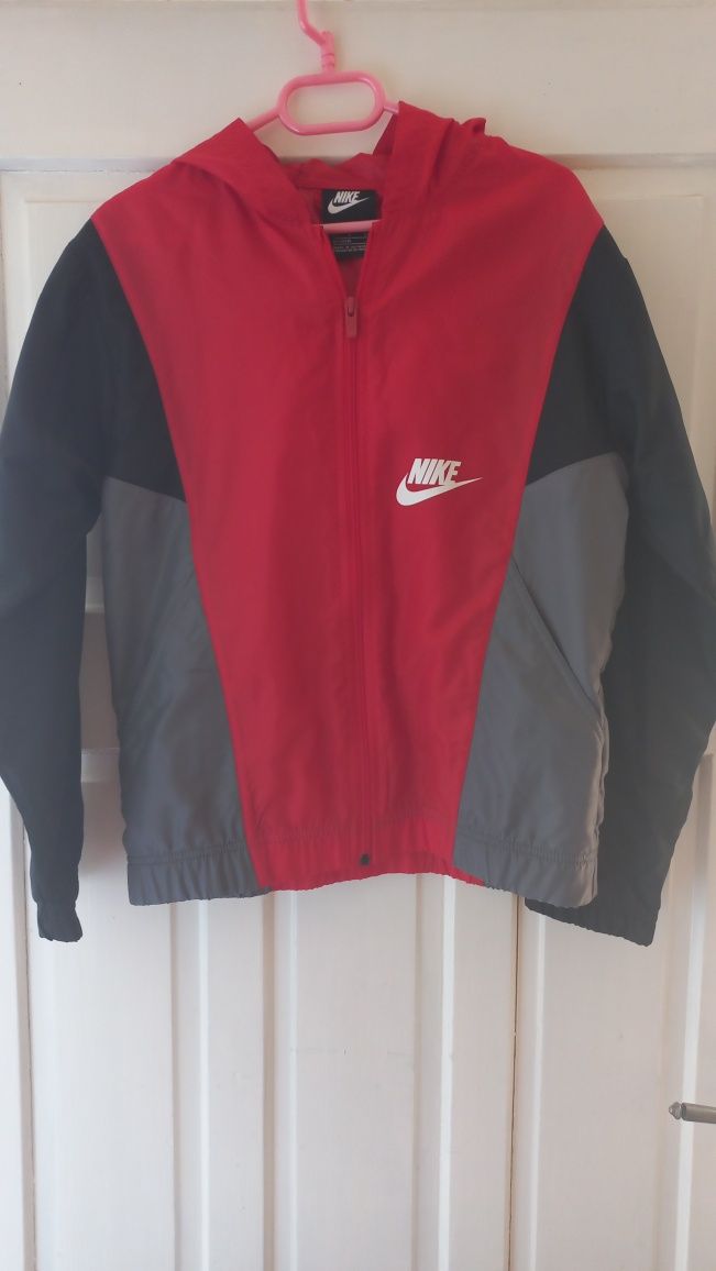 Нова ветровка Nike