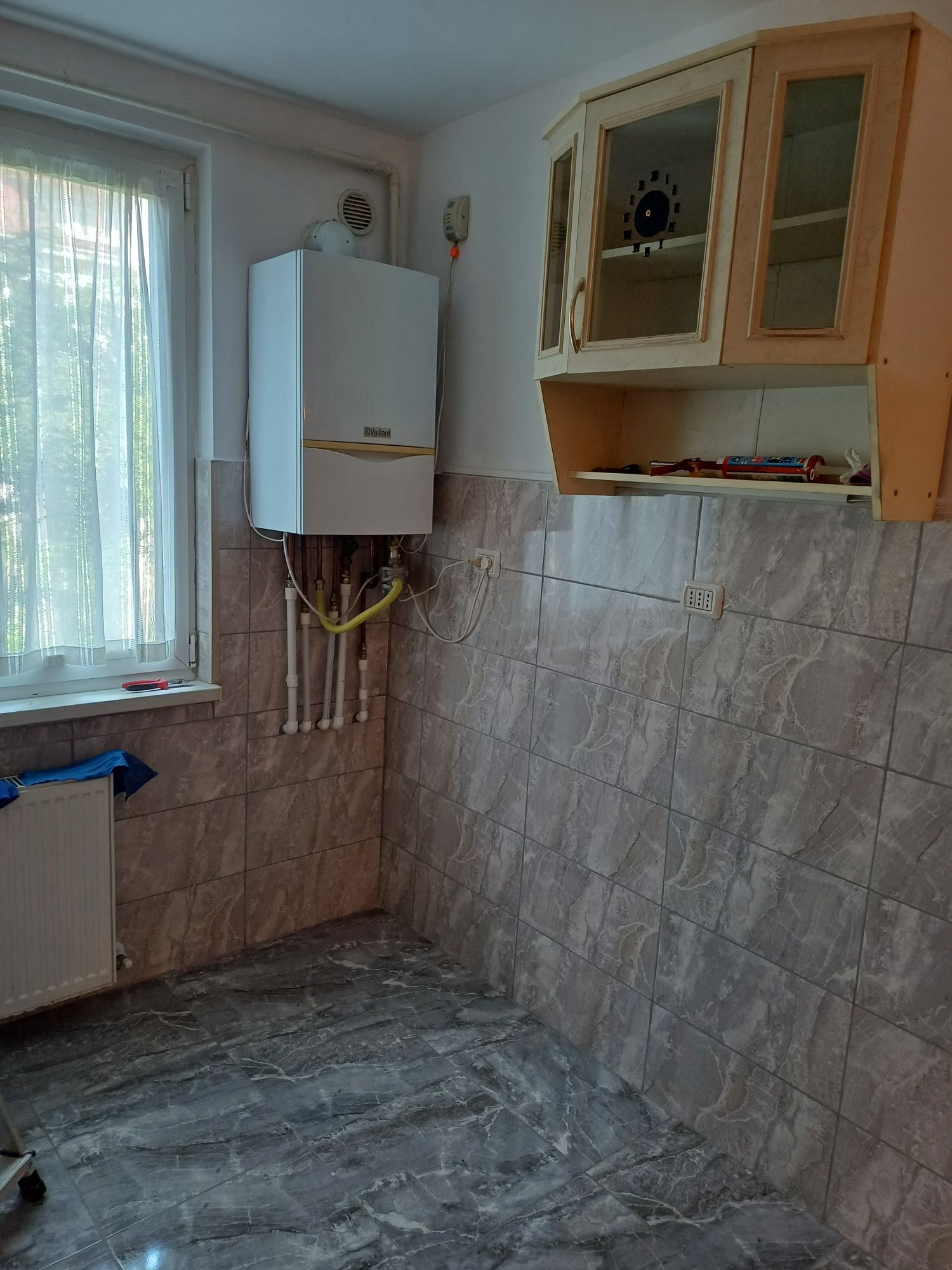 Închiriez apartament decomandat