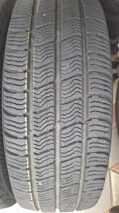 Vând 2 anvelope de iarna 205 65 r16c BARUM aproape noi din 2022
