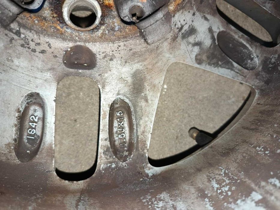 Зимни гуми с джанти БМВ 195/65/15