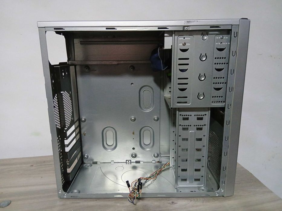 Carcasa PC Argintie