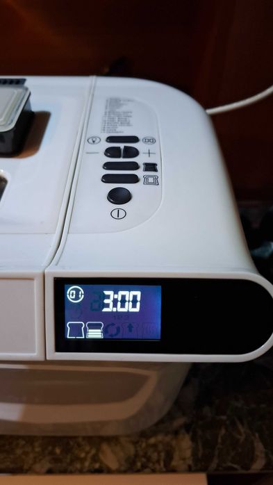 Продавам хлебопекарна със 17 програми Morphy Richards 48323