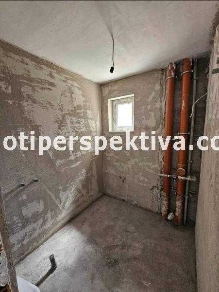 Продава се Тристаен апартамент в Пловдив, Коматевски възел - 102 кв.м за 1147 €/кв.м - Снимка #7