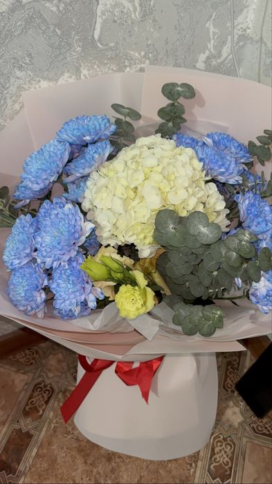 Белые розы , гортензия