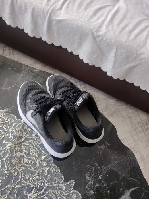 Продавам дамски спортни  обувки Nike 38 номер.