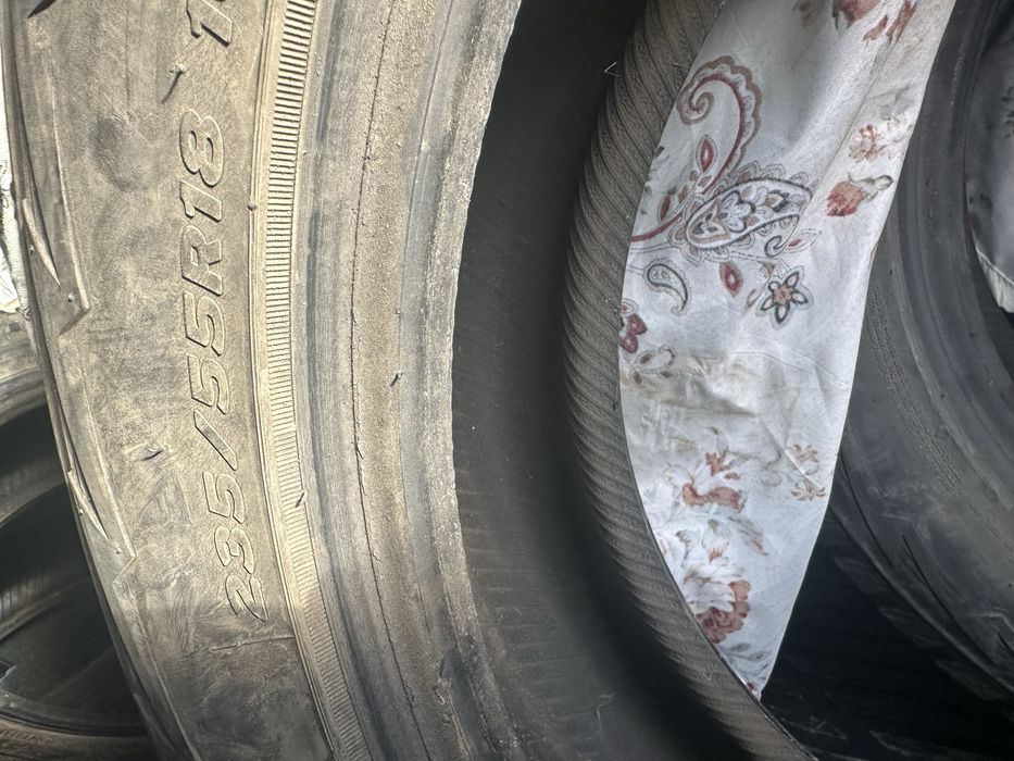 Продам шины зимные размер 235.55R18