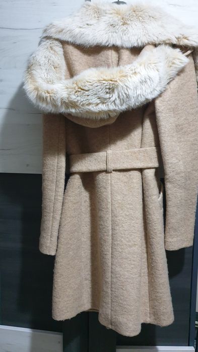 ,  Продавам зимно палто.  Размер 44, в много добро състояние.