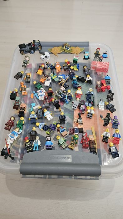 Продавам Lego фигурки и около 4кг лот/сет