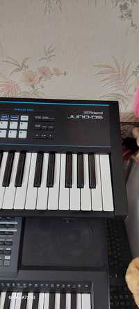 Roland juno ds 61 ; Medeli A 810