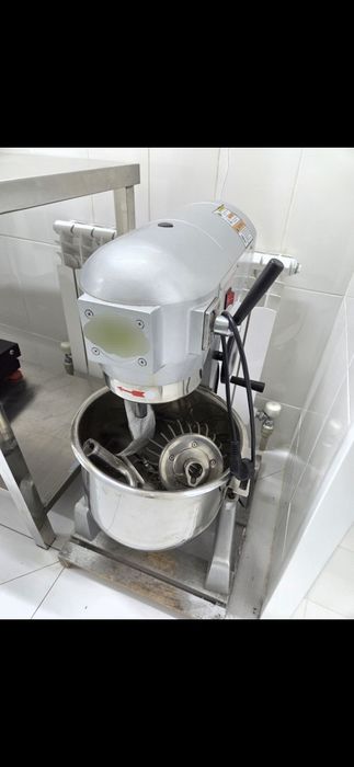 Планетарный миксер B20 (20 литров). Полный комплект.