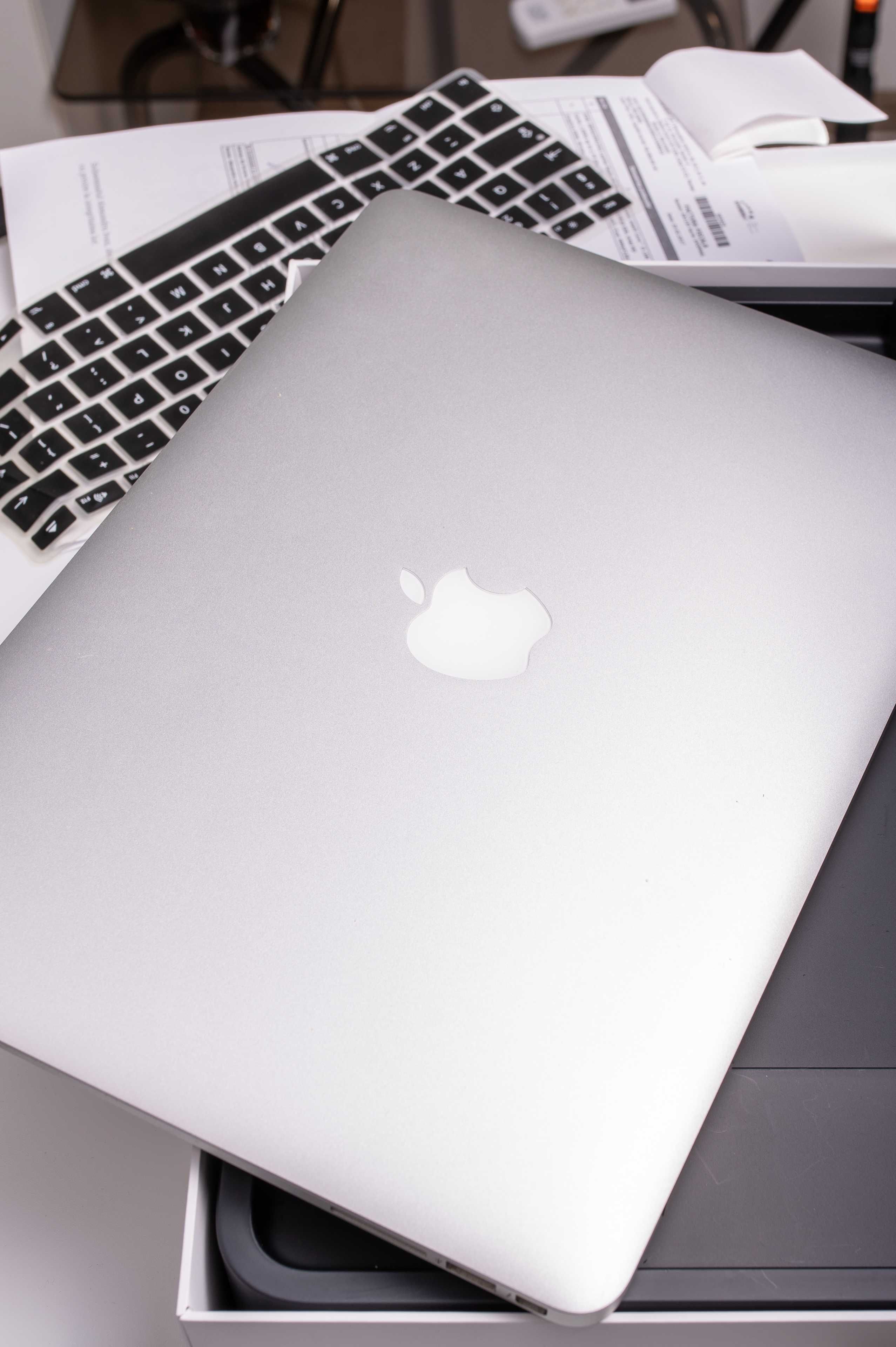 macbook air 2015 i5, 8gb, ssd mv2 512, cutie originala