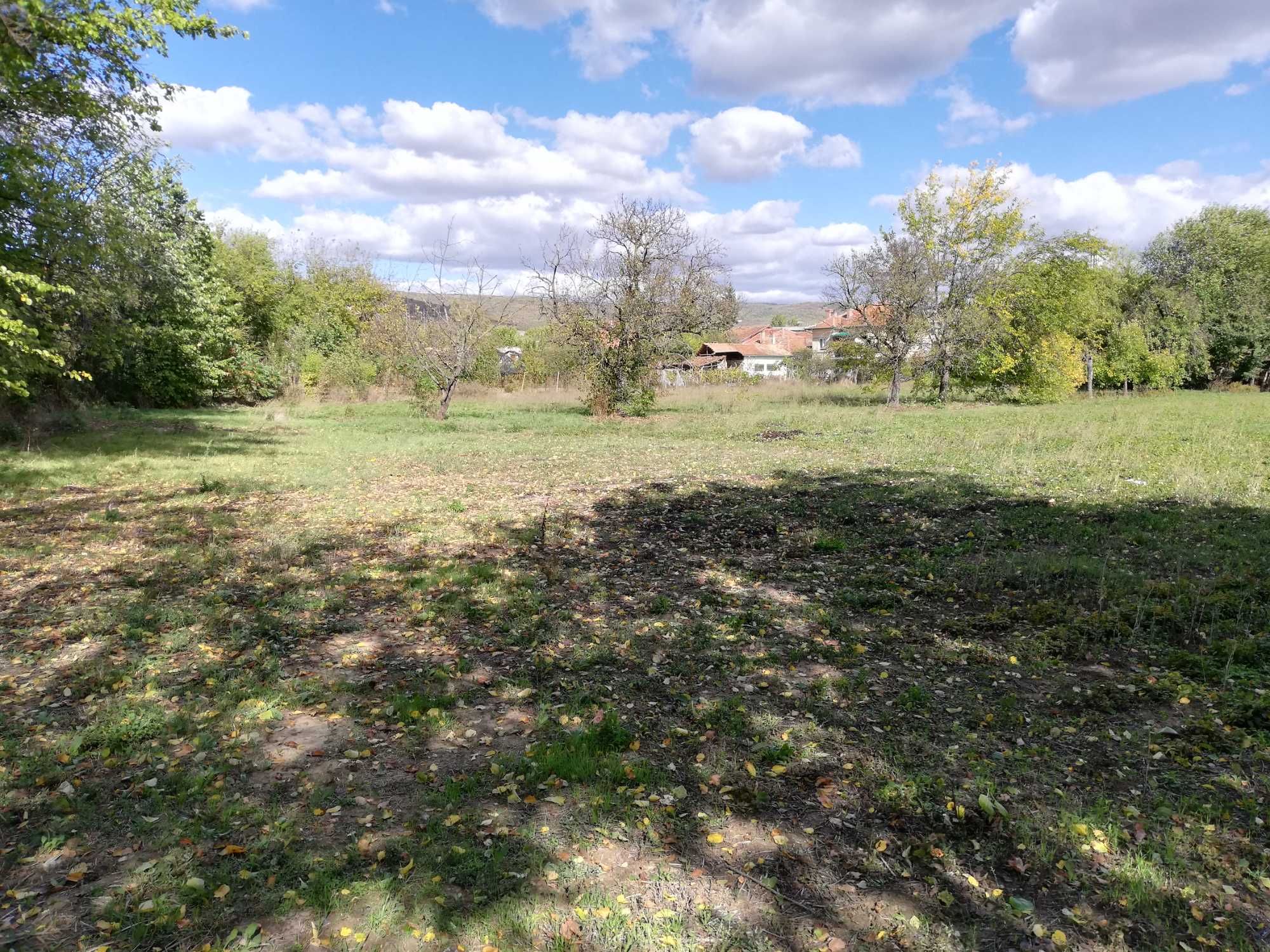 Отдавам/продавам дворно място с къща 6дка  в с.Драганово.