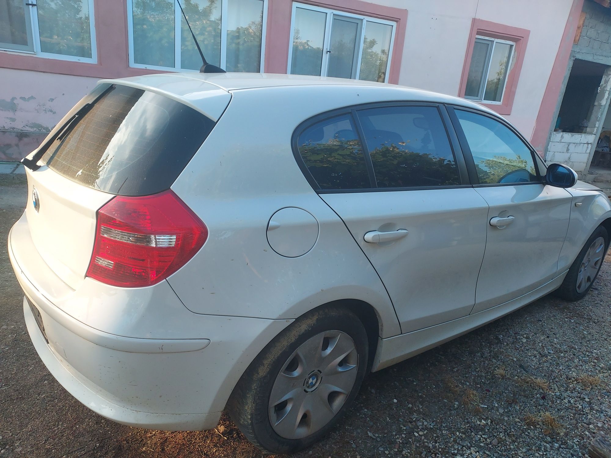 Dezmembrez BMW seria 1 e87 orice piesa