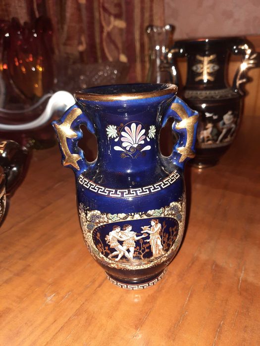 Продам греческий позолоченный керамич. набор(2 вазы, ладья, тарелка)