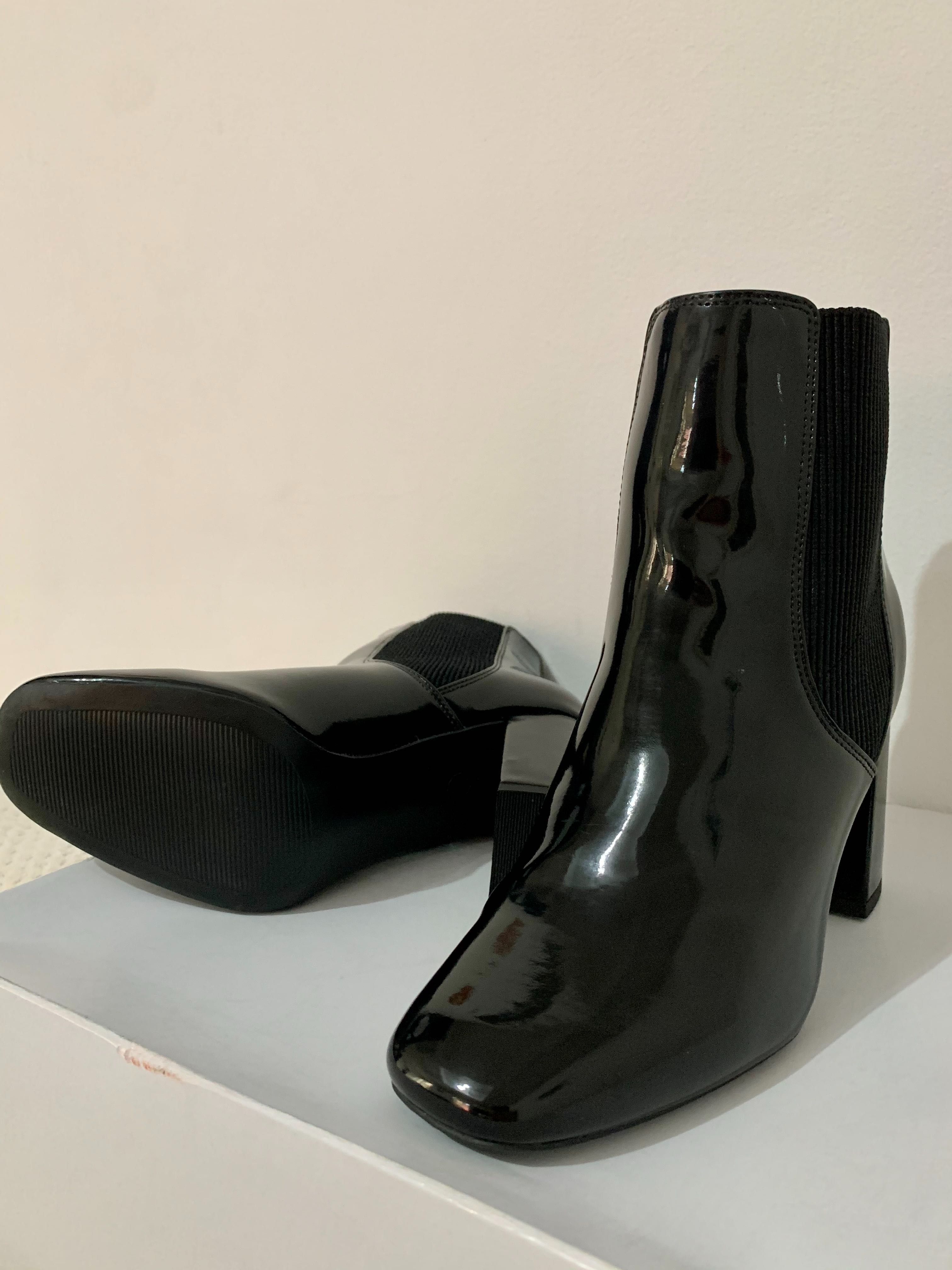 Botine lăcuite, noi, nepurtate, elegante