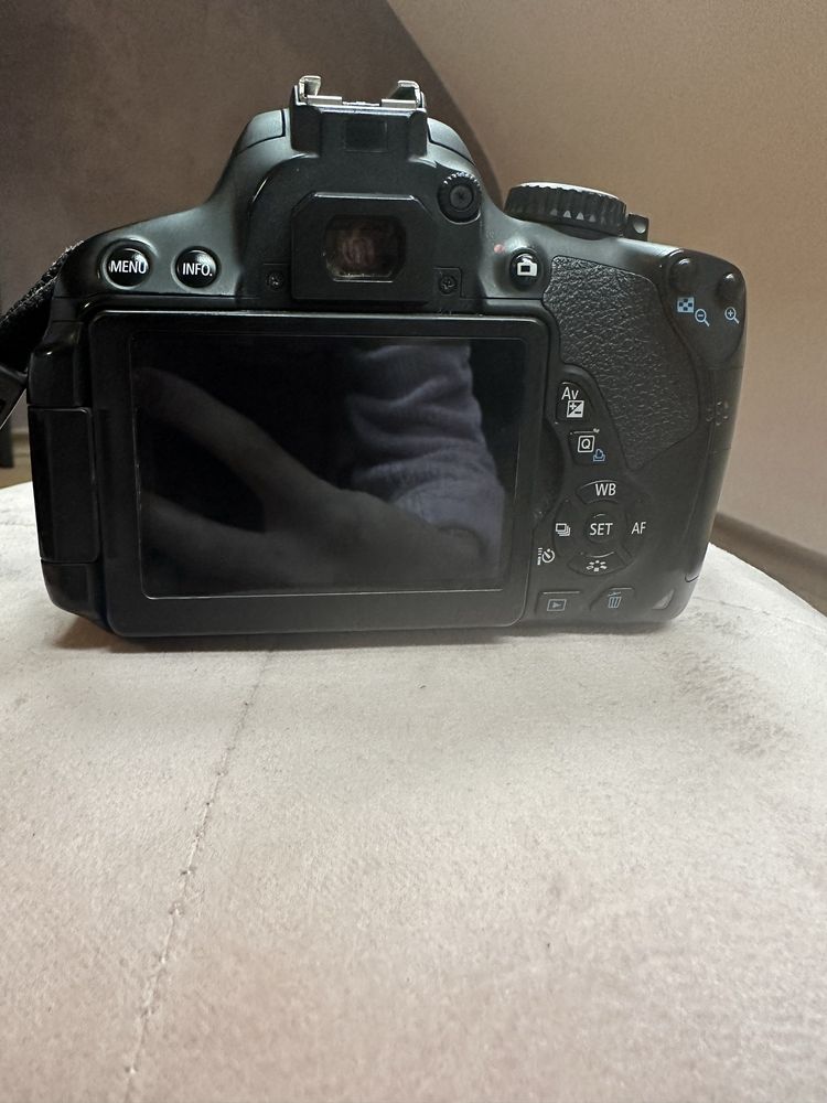 Полупрофесионален фотоапарат Canon EOS 650D